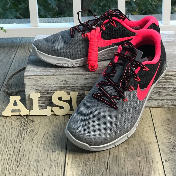 NWT Nike Metcon 3 Cool Grey Red WMNS - Picture 2 of 8